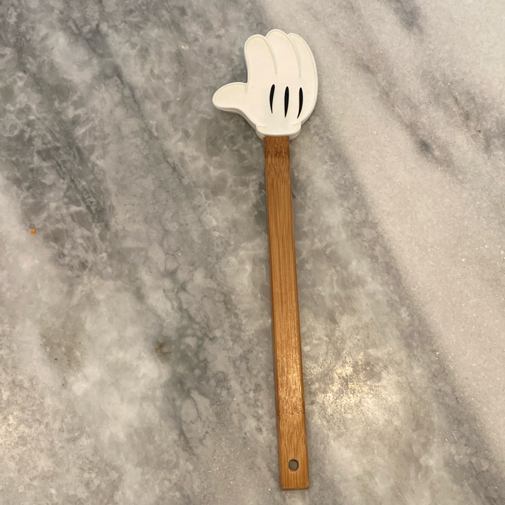 Brand new without tag DISNEY PARKS MICKEY MOUSE SILICONE GLOVE SPATULA